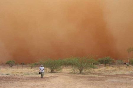 سالانه ۲ میلیارد تن گرد و غبار وارد جو می‌شوند