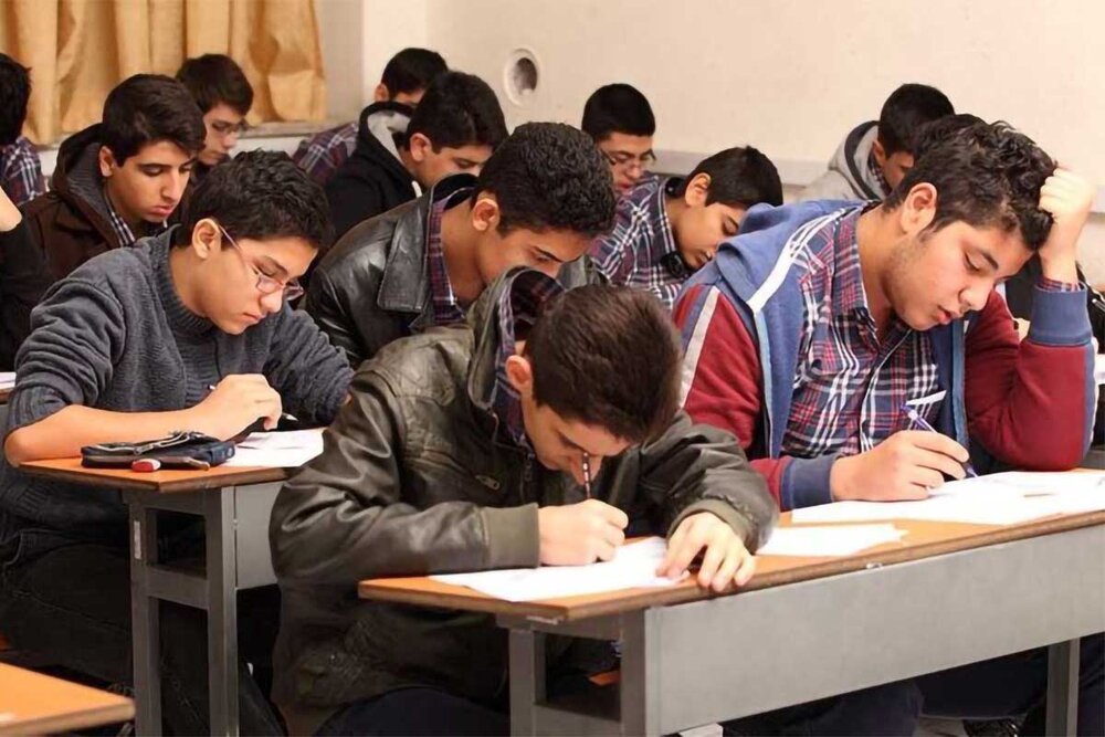 ۳۰۰ دانش آموز رتبه های برتر فرهنگی و علمی کسب کردند