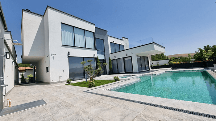 نکات طراحی و کنترل بودجه در پروژه‌های استخر خانگی